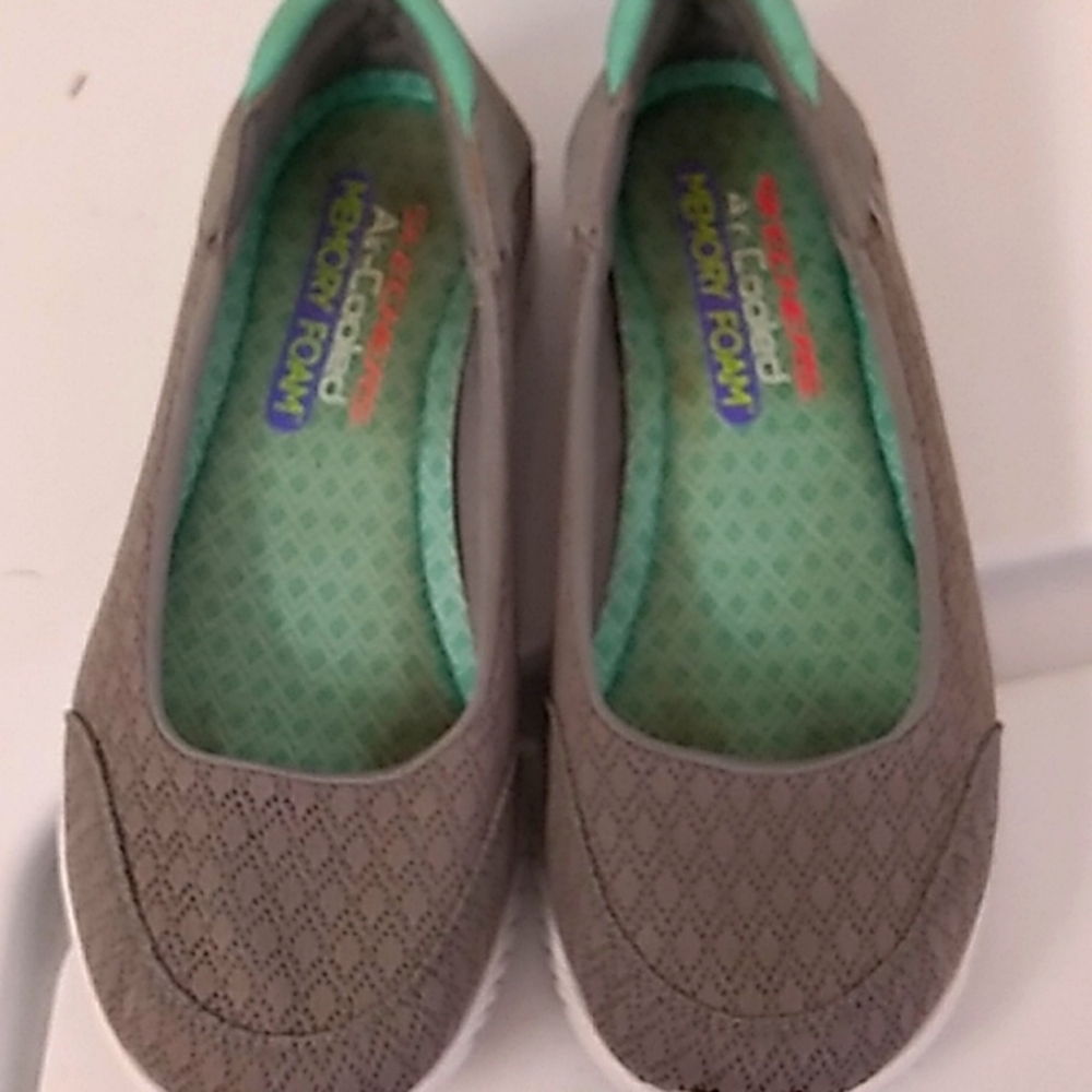 Skechers air gel memory foam